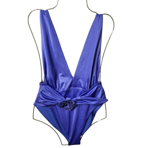 NEW Agua Bendita Ina Tile Embellished Flower Plunge V-Neck One Piece Swimsuit - Picture 2 of 9